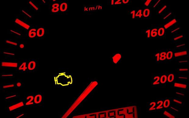 ۱۰ دلیل رایج روشن شدن چراغ چک در خودروها